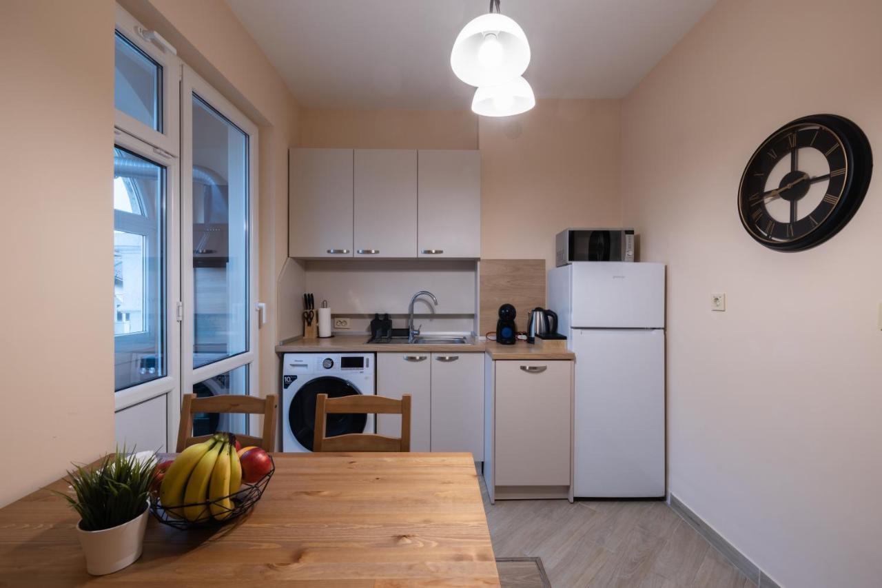 Ferienwohnung The Red Point Warna Exterior foto